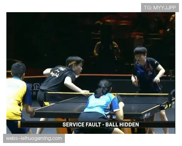 凌晨时分的比赛现场：选手与裁判的专注神情